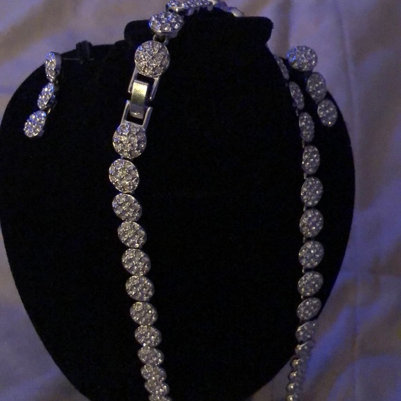 Necklace and earring set - Picture 3 of 3